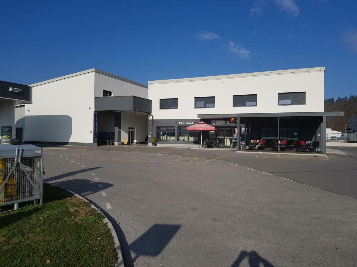 Apartmaji Jankovic Logatec Kültér fotó