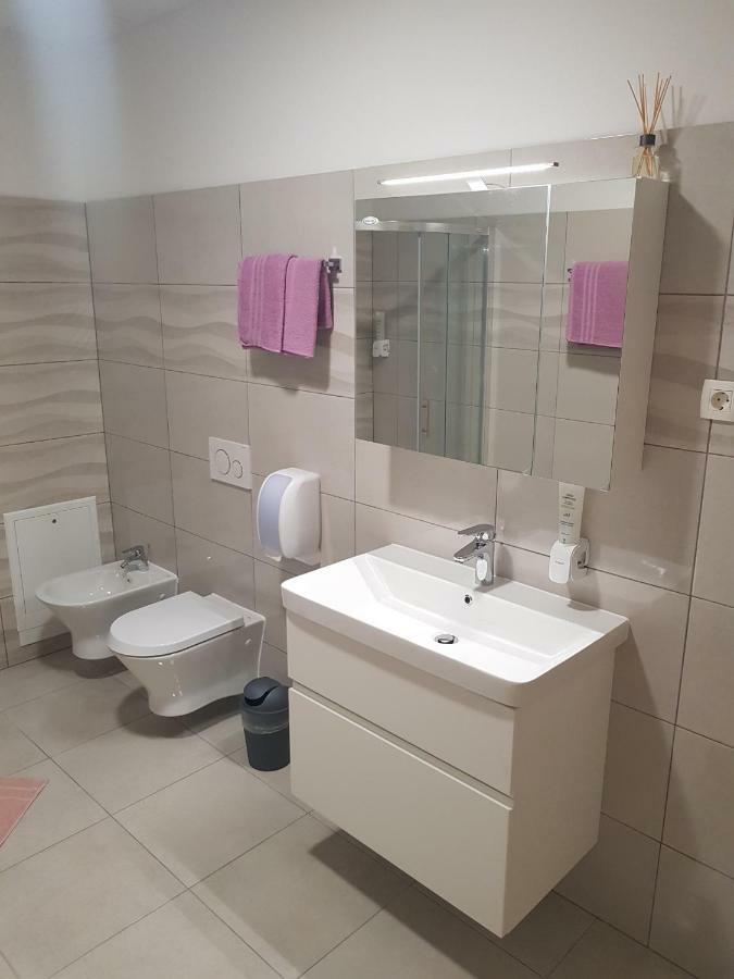 Apartmaji Jankovic Logatec Kültér fotó