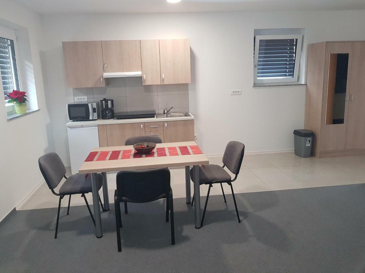 Apartmaji Jankovic Logatec Kültér fotó